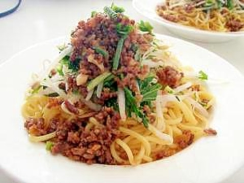 すぐできる　肉そぼろのせ中華麺　台湾風まぜそば